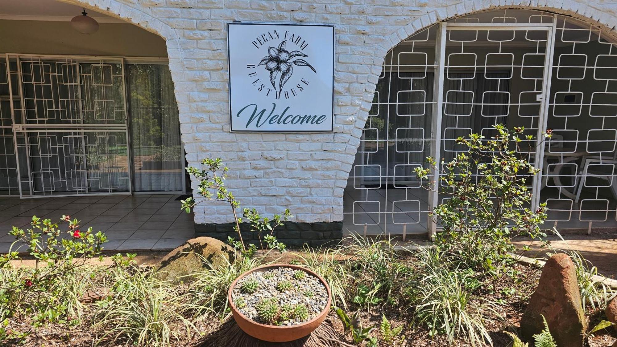 Pecan Farm Guesthouse Louis Trichardt Eksteriør bilde